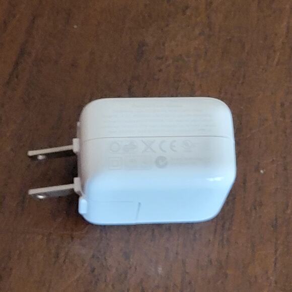 Apple A1205 USB Power Adapter for iPod & iPhone - Picture 5 of 6